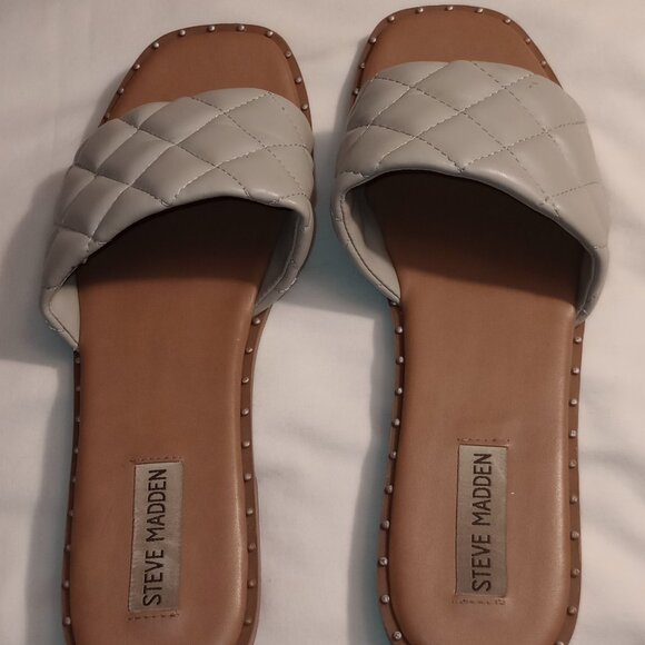 Steve Madden Quilted Studded Sandals Flats Size 9 Padded - Picture 1 of 9